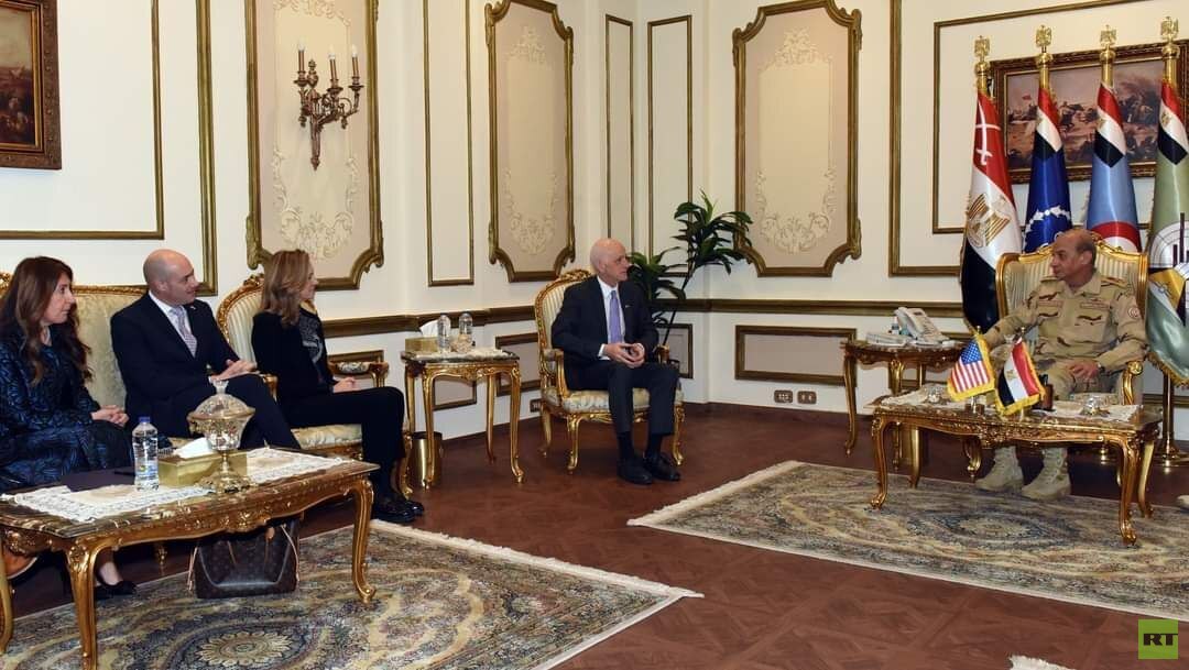 القائد العام للقوات المسلحة المصرية يجتمع مع وفد من مجلس النواب الأمريكي (صور)