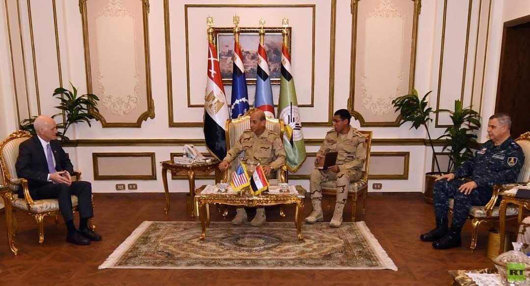 القائد العام للقوات المسلحة المصرية يجتمع مع وفد من مجلس النواب الأمريكي (صور)