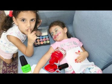 سوار مكيجت ماسة وهي نايمة  sewar plays with Nail polish for kids  Pretend Play Painting Nails w