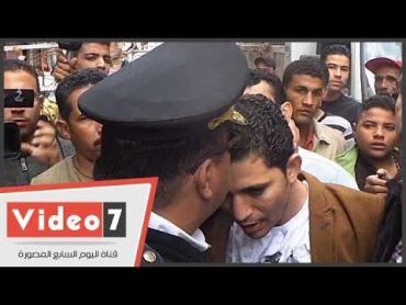 عميد شرطة يقبل رأس صاحب محل بعد اعتداء أمين شرطة عليه