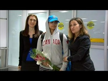 شاهد: لحظة وصول  الفتاة السعودية رهف القنون الهاربة من أسرتها إلى مطار تورونتو في كندا